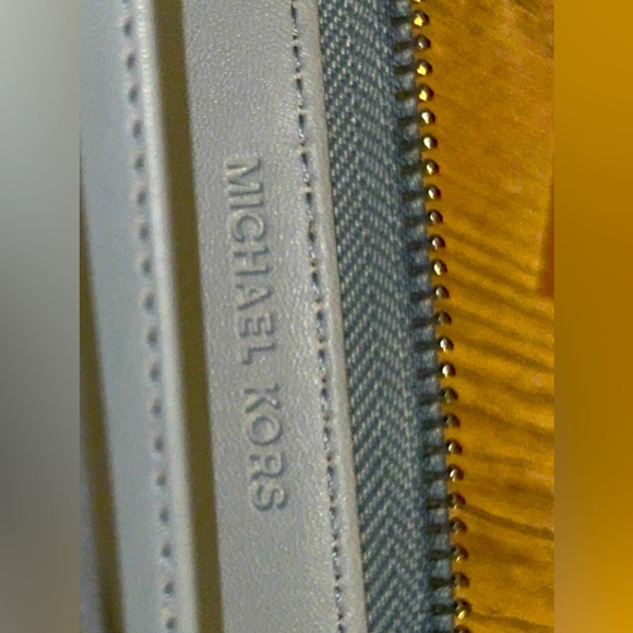 LOW START-Michael Kors wallet w/dustbag EUC - Picture 6 of 7